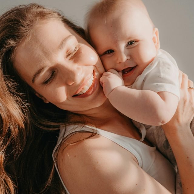 Laiminga mama, laimingas vaikas! 👶🤰
Visoms naujoms žindančioms mamoms nuostabi kakava su svarbiomis maistinėmis medžiagomis ir vitaminais! ☕
Galite tikėtis, kad MOM sudėtyje yra maistinių medžiagų tokių, kaip magnis, vitaminas B9 / folio rūgštis, vitaminas B12, vitaminas C, vitaminas D3, geležis, selenas ir jodas, kurie yra būtini krūtimi maitinančioms motinoms. Pasaldinti naudojamas sveikas natūralus datulių cukrus, kuriame yra papildomų maistinių medžiagų ir skaidulų.😍
Su kodu: 15necukrinis pirkinių krepšeliui virš 20 eurų 15% nuolaida. 
#becukraus #beglitimo #kakavai #saldainiai #saldikliai #sirupasbecukraus #kavai #sirupasbepridetiniocukraus 
www.necukrinis.lt - išsirinkite jau dabar!🥰